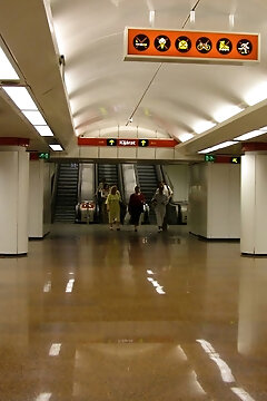 Kossuth Lajos Tér Metróállomás
