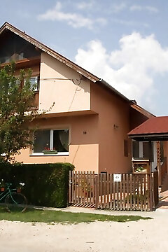 Sari Vendégház Lipót