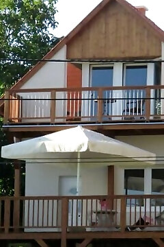 Laura Apartmanház Révfülöp