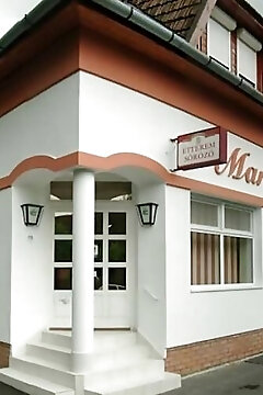 Marschal Szálló Gyula