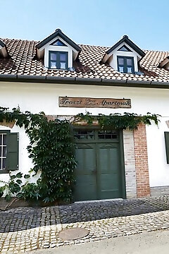 Troszt Pince és Apartman Villány