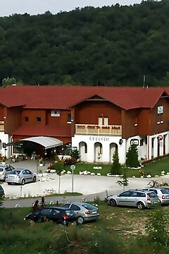 Pollushof Panzió és Étterem Csolnok