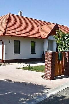 Varsás Négy Évszak Apartmanház Gyenesdiás